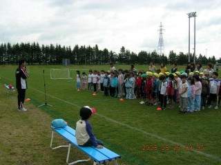 当日の天候は曇りで 園児たちが運動するには ちょうど良い気候でした。